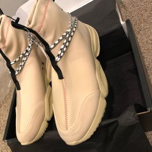 John Geiger 002 Cream/Cream/Red